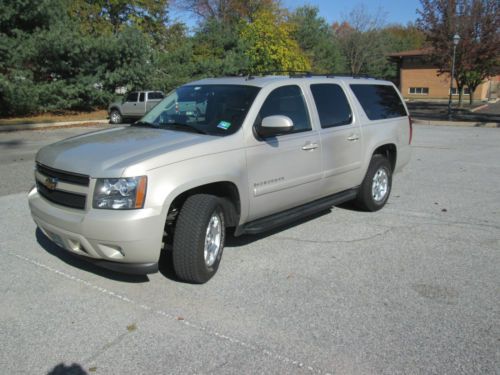 2007 lt3 suburban. 4wd gold w/ lt. cashmere leather. 66921 miles. exellent cond.