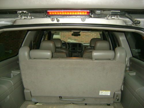 2005 GMC Yukon XL 1500 Denali Sport Utility 4-Door 6.0L, image 2