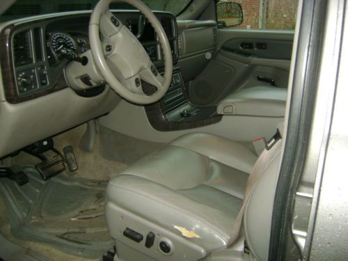 2005 GMC Yukon XL 1500 Denali Sport Utility 4-Door 6.0L, image 3