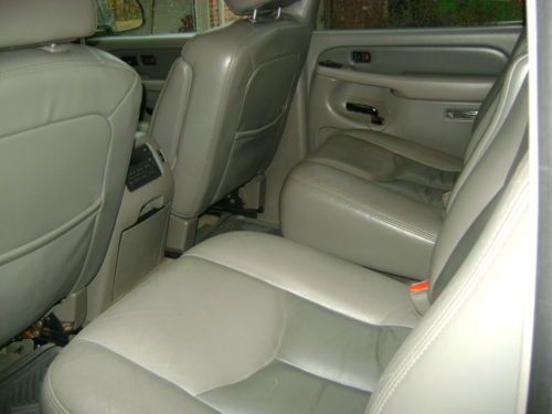 2005 GMC Yukon XL 1500 Denali Sport Utility 4-Door 6.0L, image 4