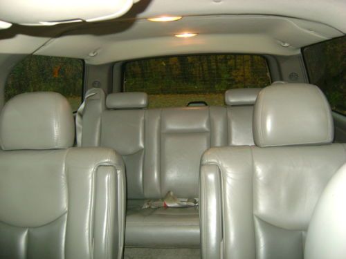 2005 GMC Yukon XL 1500 Denali Sport Utility 4-Door 6.0L, image 5