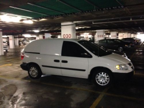 Dodge caravan 2006 c/v very clean low mileage