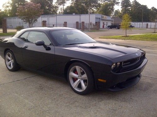 2008 dodge challenger srt8 coupe 2-door 6.1l