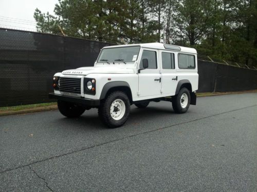 2012 new land rover defender diesel (tdi cdi) .... only 14 miles.