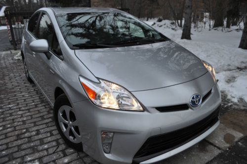 2012 toyota prius.no reserve.1.8 liter electric hybrid/cd/ac/alloys/clear title!