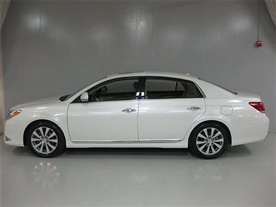 2011 toyota avalon limited with navigation, back-up camera, bluetooth.