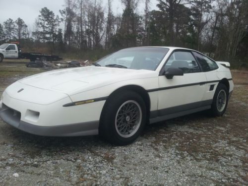 1987 pontiac fiero super clean! 149k miles. mint interior. lots of pictures!