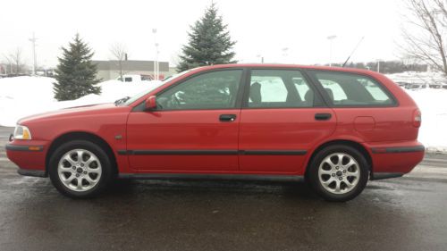 2000 volvo v40 base wagon 4-door 1.9l