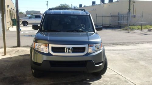 2011 honda element ex 4wd 15k milies, abs, stability,automatic