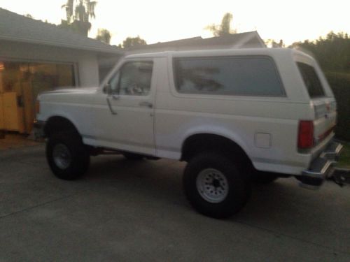 1989 white ford bronco 4x4