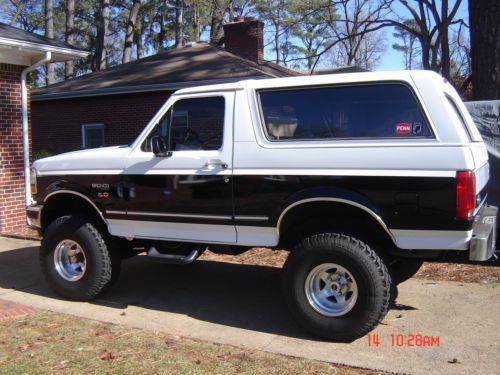 1993 ford bronco xlt lariat sport utility 2-door 5.0l