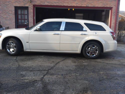 2005 dodge magnum se wagon 4-door 2.7l ($5,800)