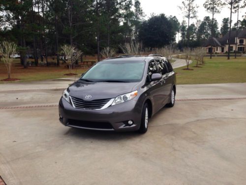 2011 toyota sienna xle mini passenger van