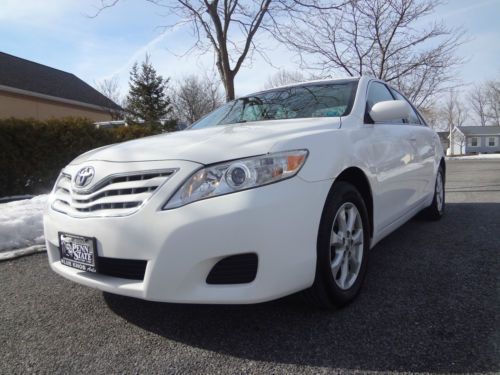 2011 toyota camry le sedan 4-door 2.5l white