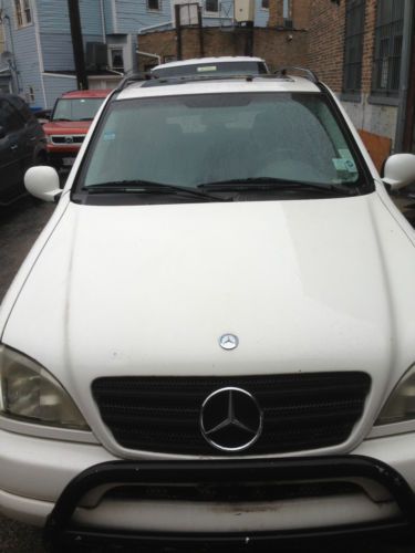 Mercedes benz ml320 white w/ sunroof