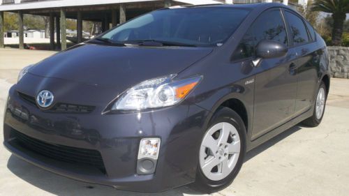 2011 prius, low miles, one owner, clean auto check, factory warranty! nice!