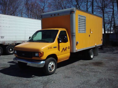 No reserve! e350 cutaway box truck, runs and drives 100%, super clean in and out