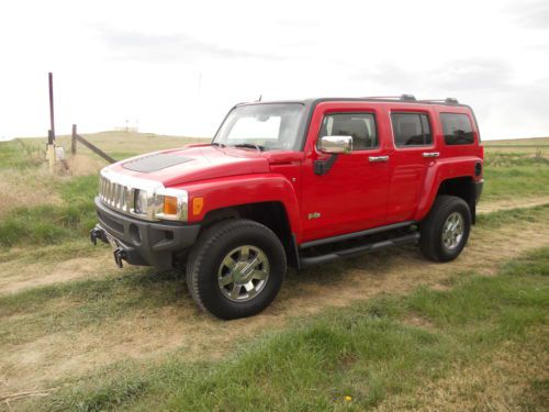 Hummer h3 luxury, red/beige, all wheel drive, excellent condition, many extras