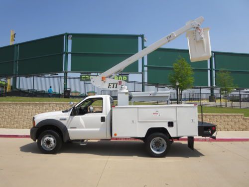 2005 ford f-550 bucket boom utility truck  with only 82k