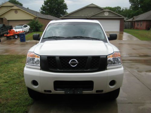 2010 Nissan Titan XE Crew Cab Pickup 4-Door 5.6L, image 2