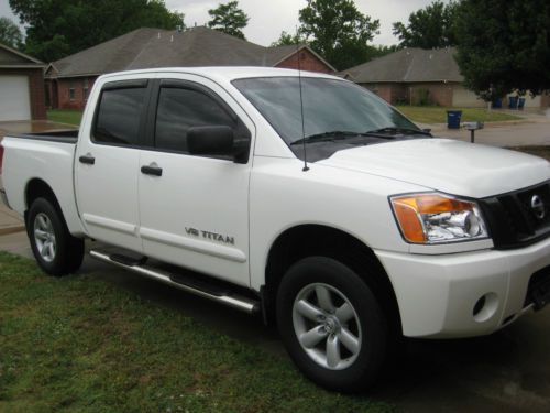 2010 Nissan Titan XE Crew Cab Pickup 4-Door 5.6L, image 3