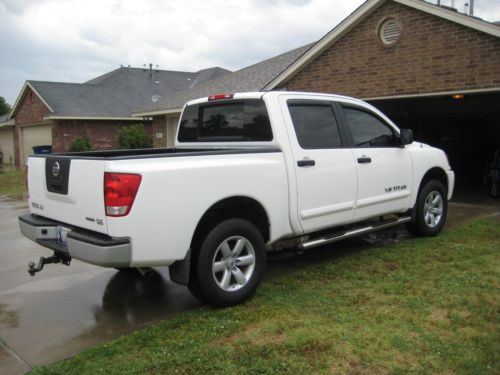 2010 Nissan Titan XE Crew Cab Pickup 4-Door 5.6L, image 5