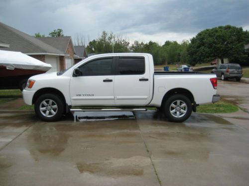 2010 Nissan Titan XE Crew Cab Pickup 4-Door 5.6L, image 9