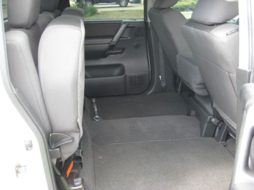 2010 Nissan Titan XE Crew Cab Pickup 4-Door 5.6L, image 19