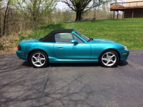 Very rare mazda : mx-5 miata - color splash green mica (turquoise)