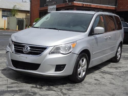 2009 volkswagen routan sel damaged repairable runs! priced to sell! must see!