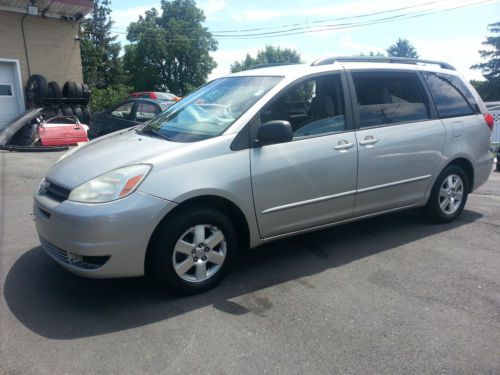 2004 toyota sienna le  3.3l very good condition runs drives excellent no reserve