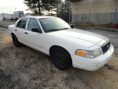 2004 white ford crown victoria 4 door sedan one owner