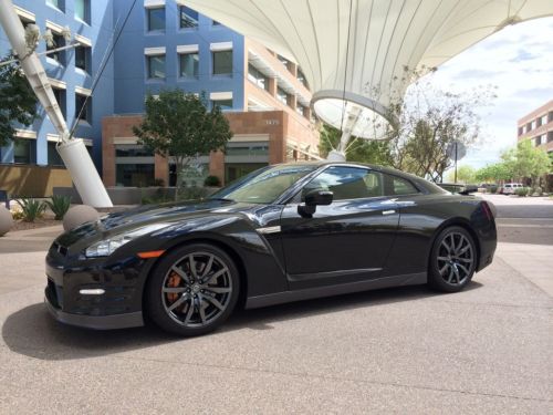 2014 nissan gt-r premium one owner only 375 miles