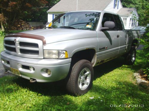 2001 dodge ram 1500 v8 magnum sport