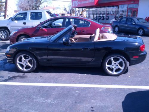 2001 mazda miata, low miles with 6-speed manual, 30+ mpg!