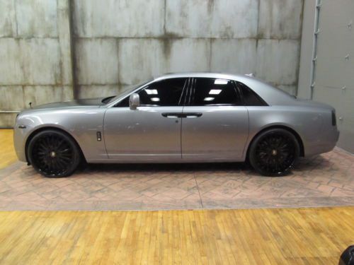 2011 rolls-royce ghost $300k msrp tvs dvd pano roof warranty carfax certified !