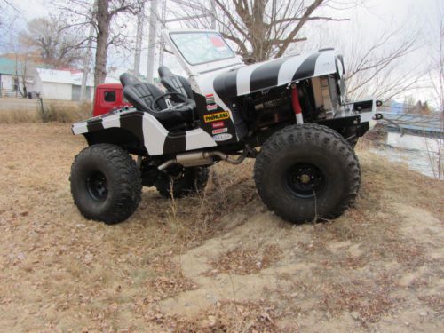 1975 cj-5 rock crawler jeep, black and white, great condition