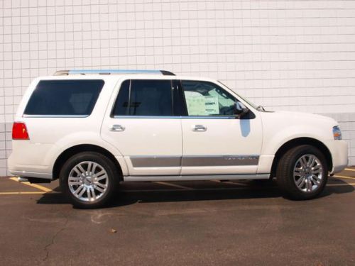 2013 lincoln navigator base