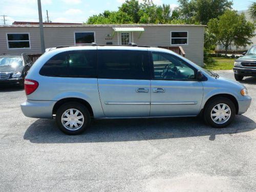 2004 chrysler town & country touring