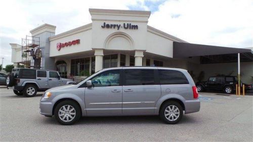 2014 chrysler town & country touring