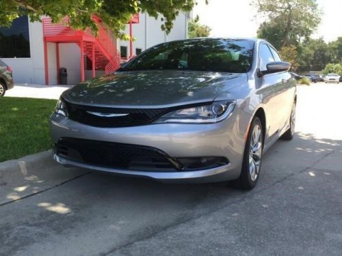 2015 chrysler 200 s