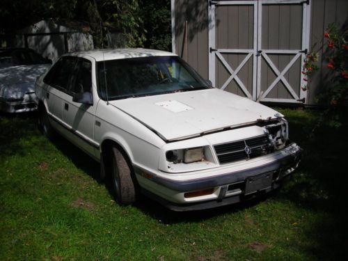 1987 dodge lancer es hatchback 4-door 2.2l