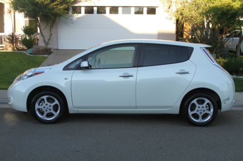 2011 Nissan Leaf SL ELECTRIC, image 2