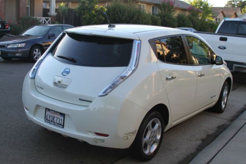 2011 Nissan Leaf SL ELECTRIC, image 4