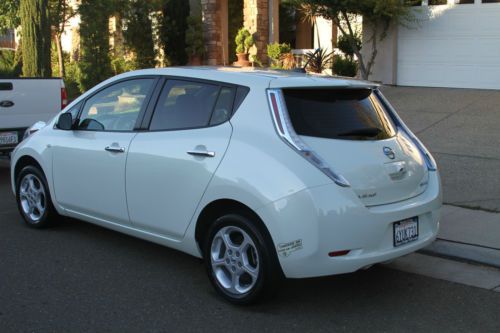 2011 Nissan Leaf SL ELECTRIC, image 5