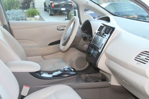 2011 Nissan Leaf SL ELECTRIC, image 9