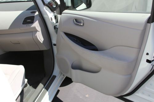 2011 Nissan Leaf SL ELECTRIC, image 17