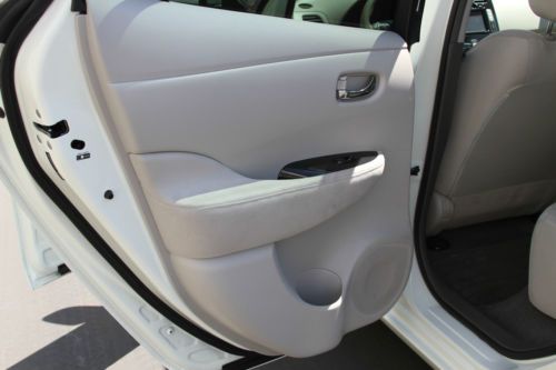 2011 Nissan Leaf SL ELECTRIC, image 18