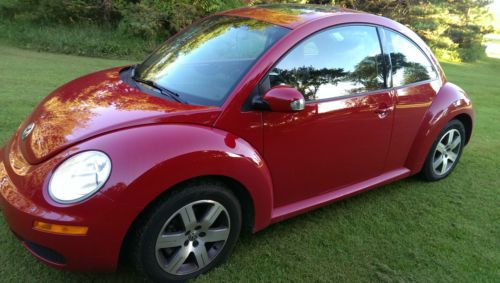 Like new 2006 volkswagen beetle red vw new tires &amp; low miles moon roof automatic