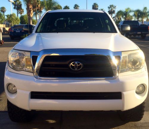 2005 white, toyota tacoma, dbl cab, 4x2 v6, prerunner, sr5, trd off-road pkg